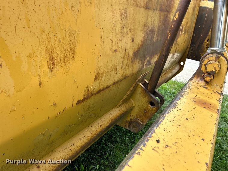 image for item DW2272 1973 Caterpillar  627 conventional scraper 