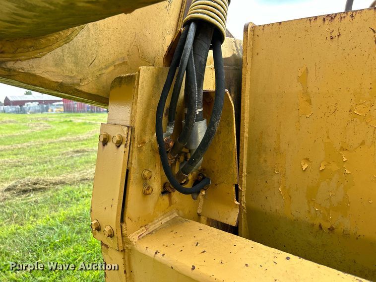 image for item DW2272 1973 Caterpillar  627 conventional scraper 