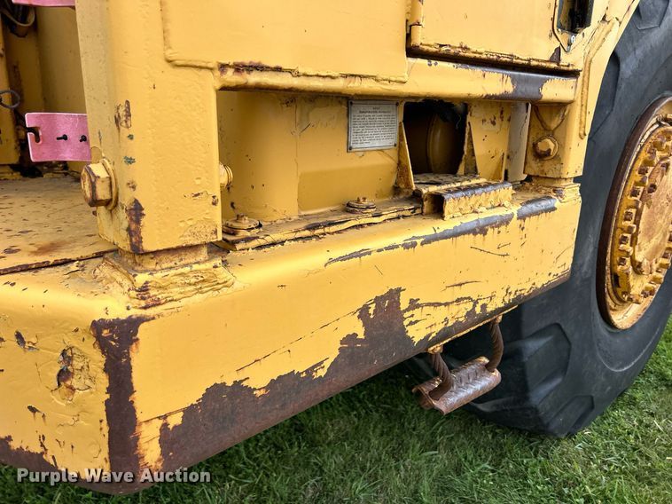 image for item DW2272 1973 Caterpillar  627 conventional scraper 