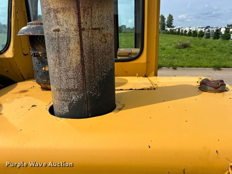 image for item DW2272 1973 Caterpillar  627 conventional scraper 