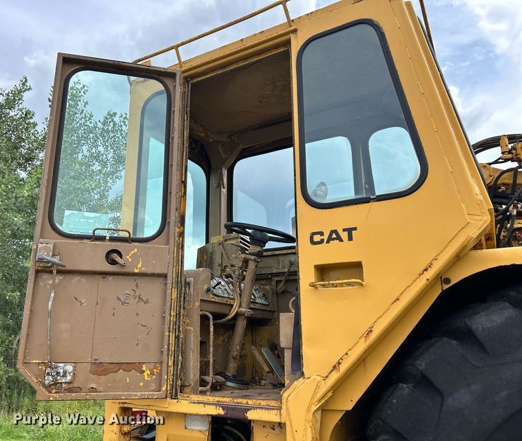 image for item DW2272 1973 Caterpillar  627 conventional scraper 