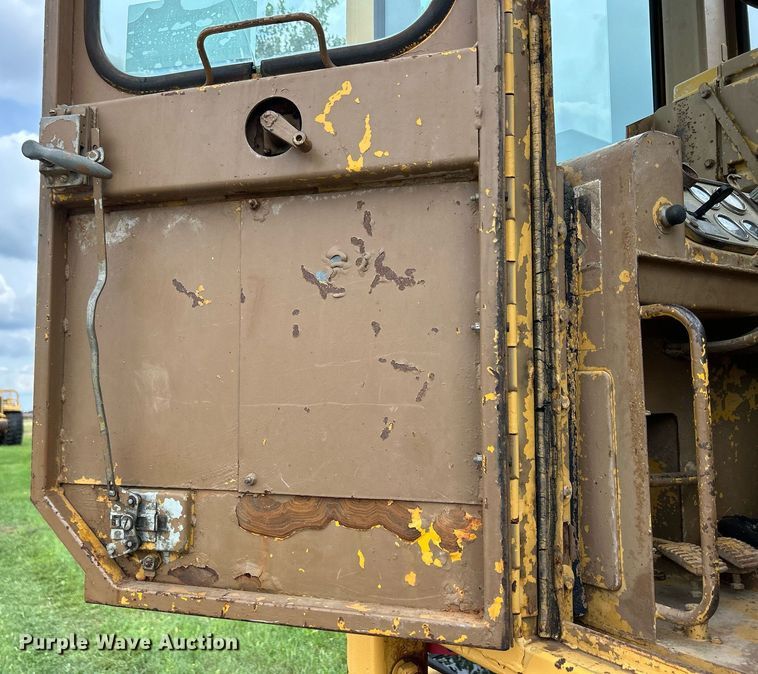 image for item DW2272 1973 Caterpillar  627 conventional scraper 