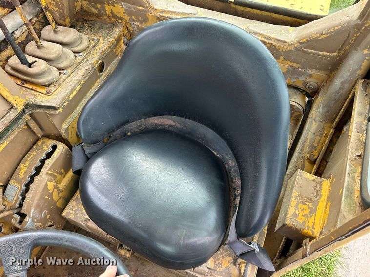 image for item DW2272 1973 Caterpillar  627 conventional scraper 