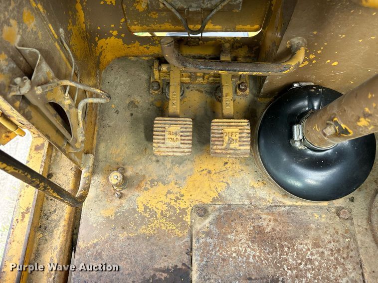 image for item DW2272 1973 Caterpillar  627 conventional scraper 