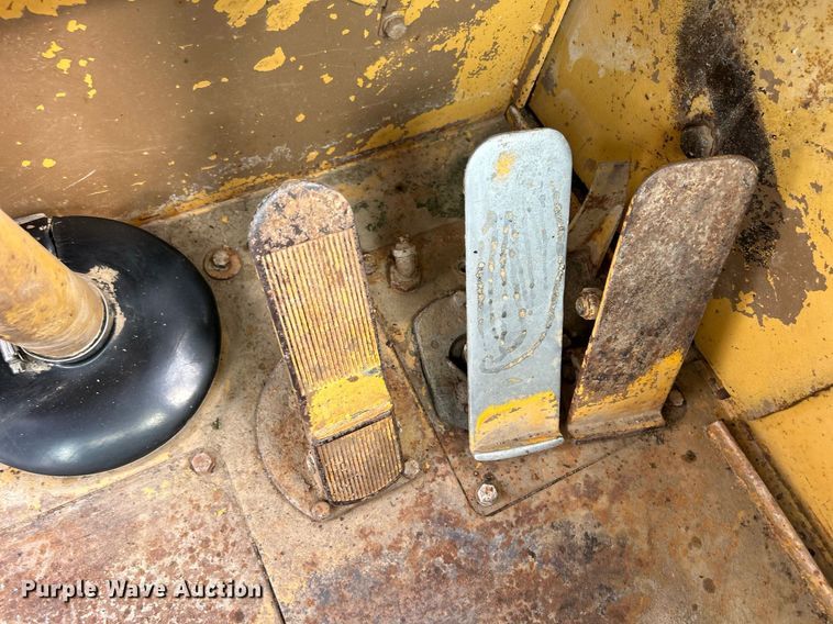 image for item DW2272 1973 Caterpillar  627 conventional scraper 