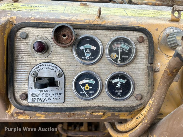 image for item DW2272 1973 Caterpillar  627 conventional scraper 