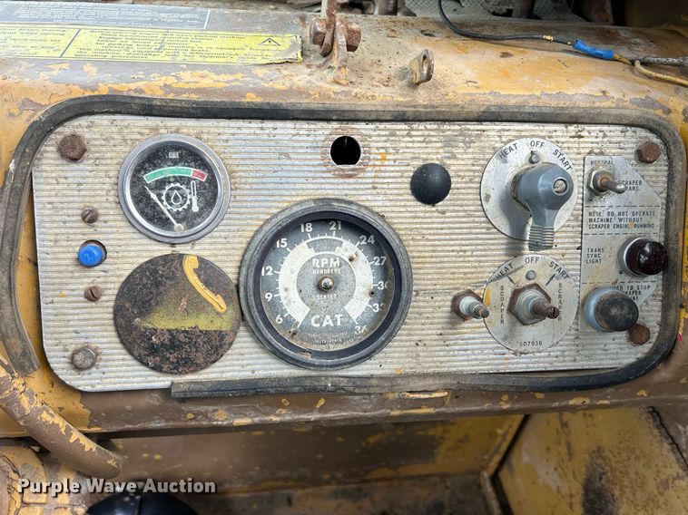 image for item DW2272 1973 Caterpillar  627 conventional scraper 