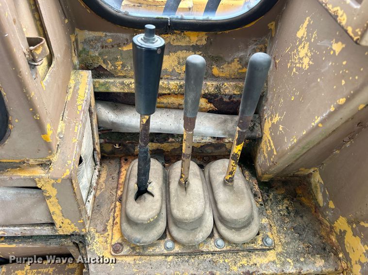 image for item DW2272 1973 Caterpillar  627 conventional scraper 