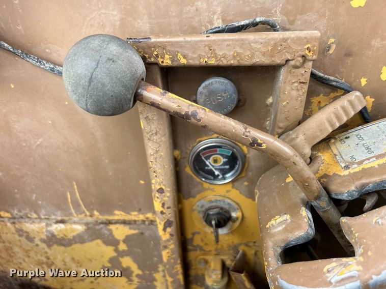 image for item DW2272 1973 Caterpillar  627 conventional scraper 