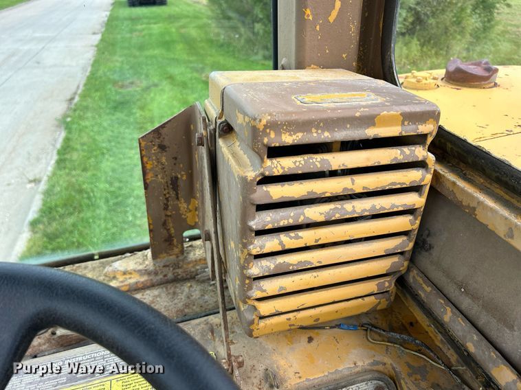 image for item DW2272 1973 Caterpillar  627 conventional scraper 