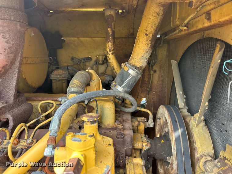 image for item DW2272 1973 Caterpillar  627 conventional scraper 