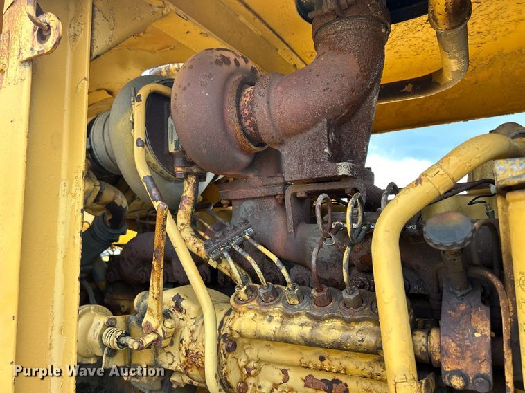image for item DW2272 1973 Caterpillar  627 conventional scraper 