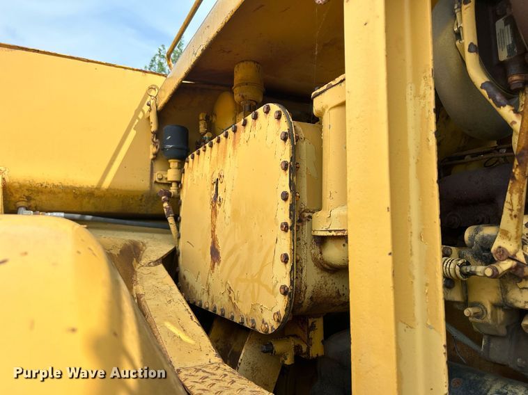 image for item DW2272 1973 Caterpillar  627 conventional scraper 