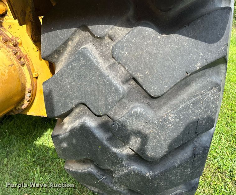 image for item DW2272 1973 Caterpillar  627 conventional scraper 