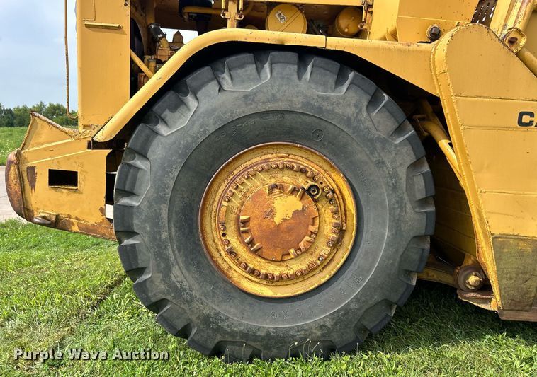 image for item DW2272 1973 Caterpillar  627 conventional scraper 