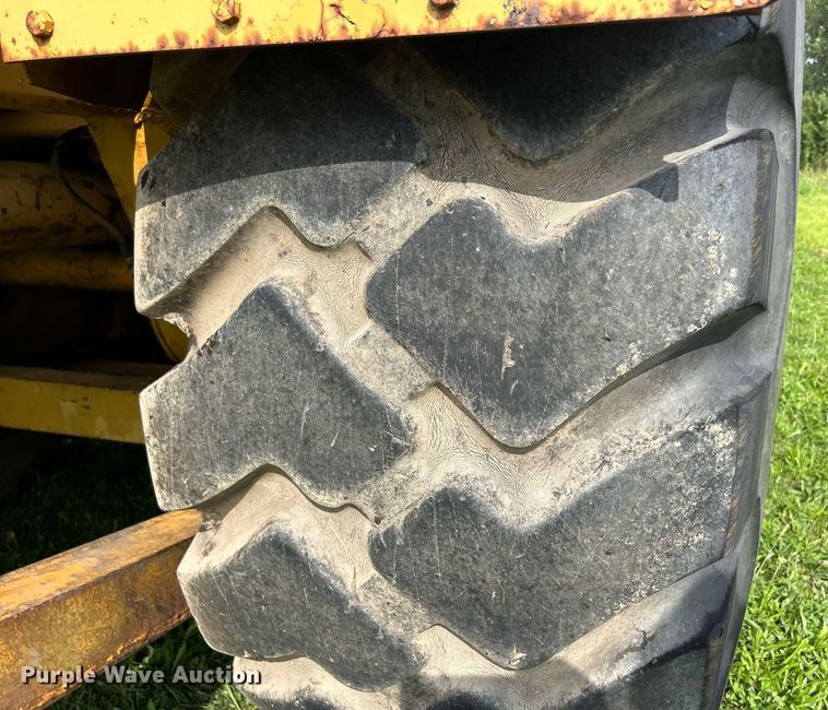 image for item DW2272 1973 Caterpillar  627 conventional scraper 