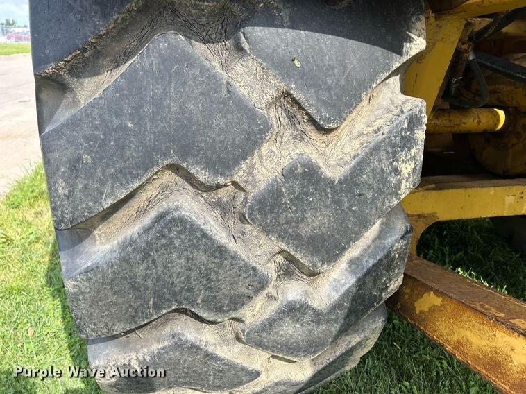 image for item DW2272 1973 Caterpillar  627 conventional scraper 