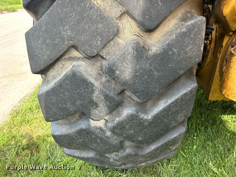 image for item DW2272 1973 Caterpillar  627 conventional scraper 