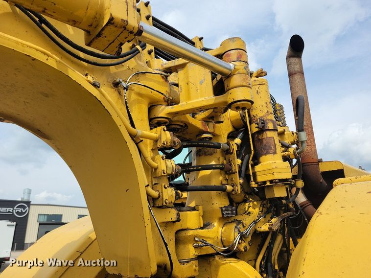 image for item DW2274 1984 Caterpillar 627B conventional scraper 