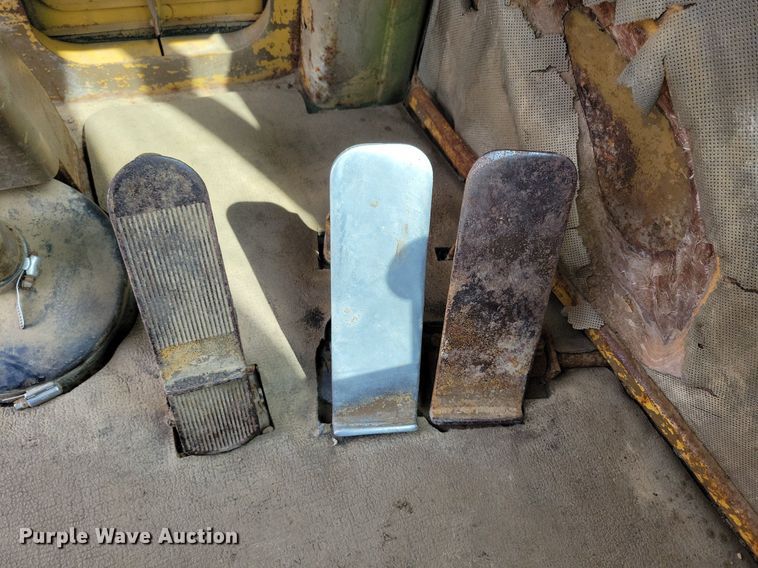 image for item DW2274 1984 Caterpillar 627B conventional scraper 