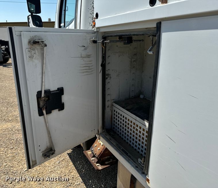 image for item DX1029 2015 Freightliner Business Class M2 bucket truck