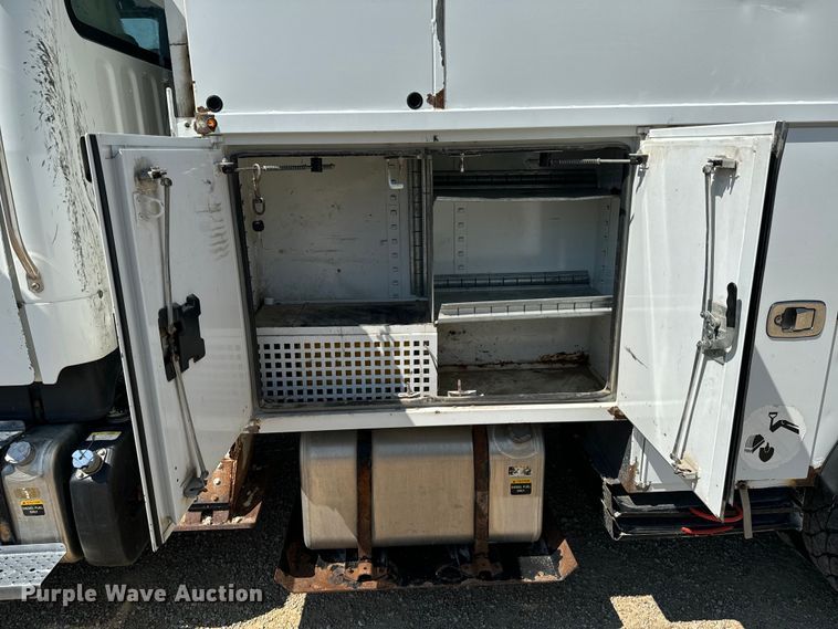 image for item DX1029 2015 Freightliner Business Class M2 bucket truck