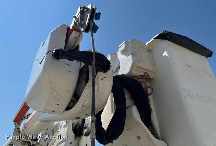 image for item DX1029 2015 Freightliner Business Class M2 bucket truck