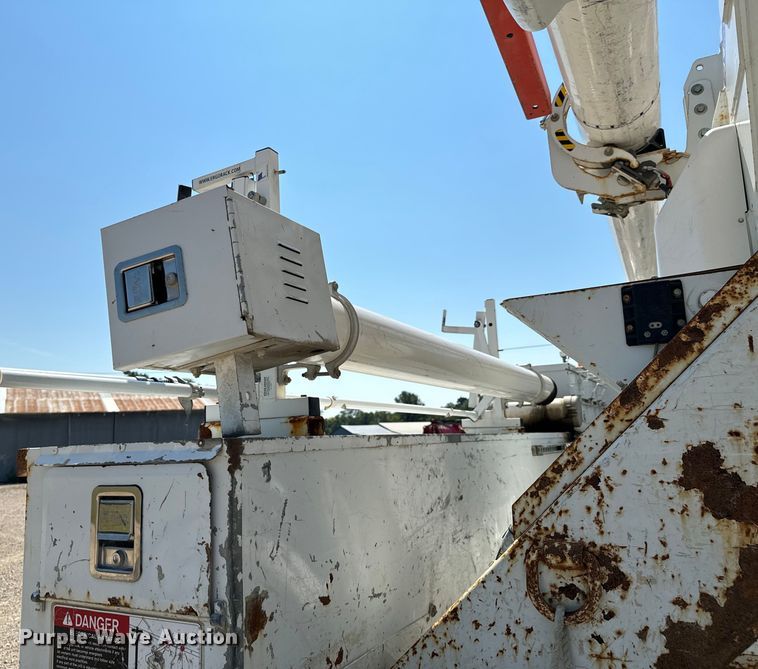 image for item DX1029 2015 Freightliner Business Class M2 bucket truck