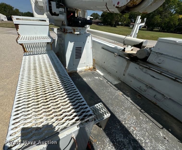 image for item DX1029 2015 Freightliner Business Class M2 bucket truck