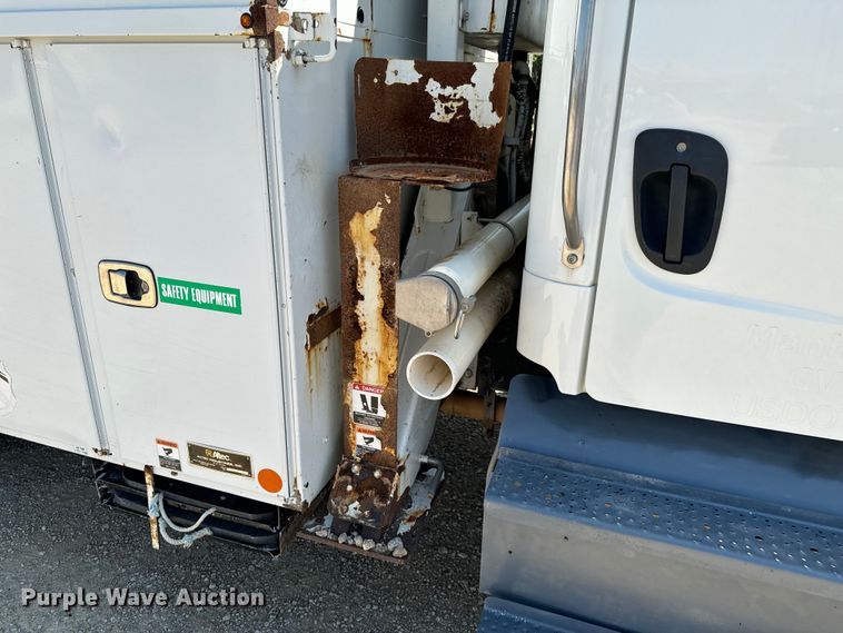 image for item DX1029 2015 Freightliner Business Class M2 bucket truck