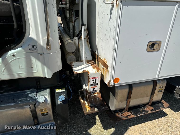 image for item DX1029 2015 Freightliner Business Class M2 bucket truck