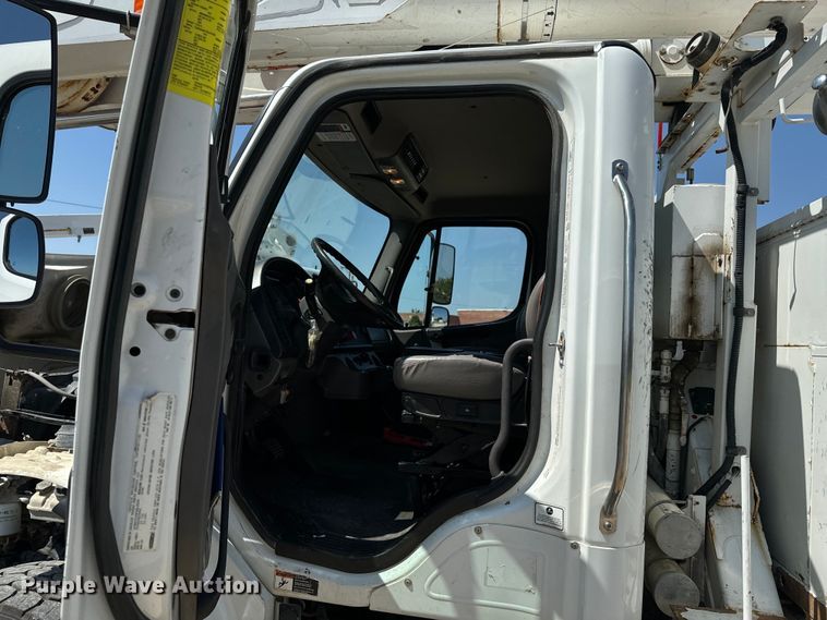 image for item DX1029 2015 Freightliner Business Class M2 bucket truck