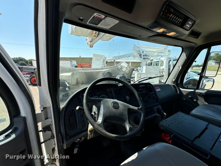 image for item DX1029 2015 Freightliner Business Class M2 bucket truck