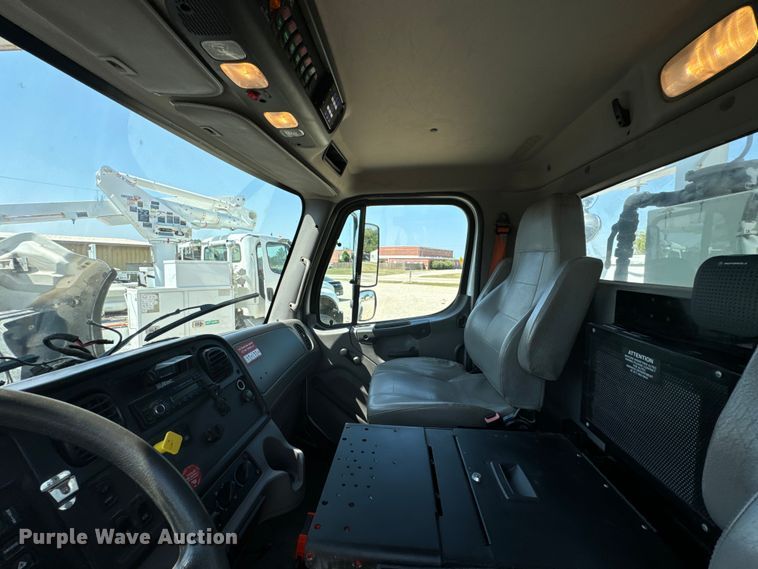 image for item DX1029 2015 Freightliner Business Class M2 bucket truck