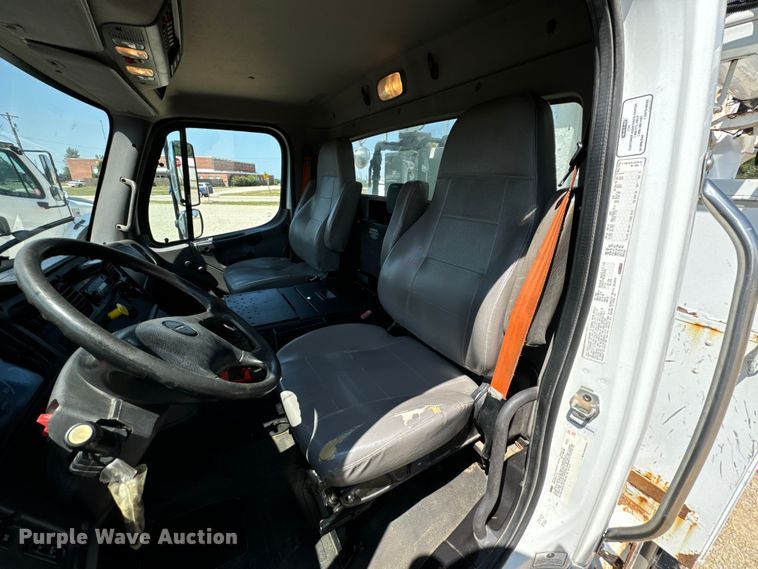 image for item DX1029 2015 Freightliner Business Class M2 bucket truck