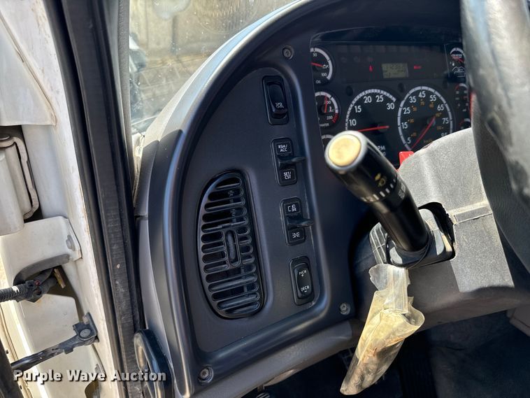 image for item DX1029 2015 Freightliner Business Class M2 bucket truck