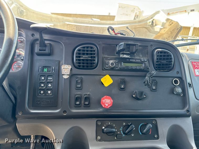 image for item DX1029 2015 Freightliner Business Class M2 bucket truck