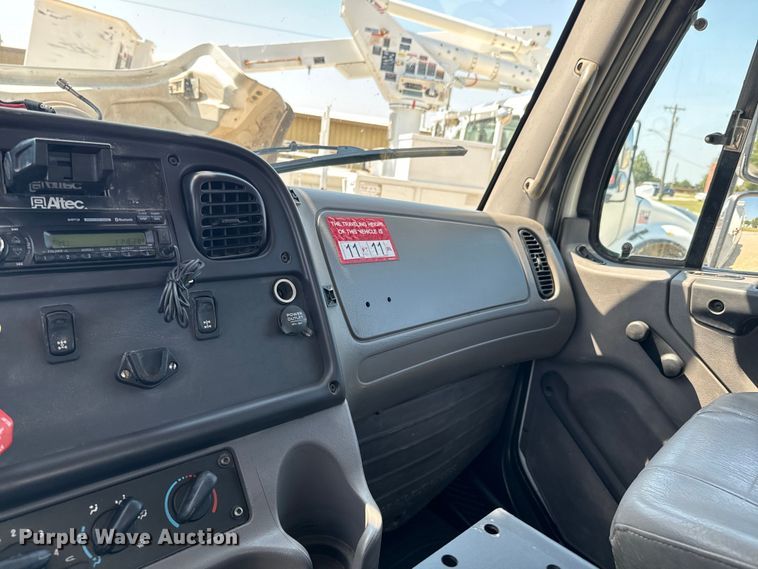 image for item DX1029 2015 Freightliner Business Class M2 bucket truck