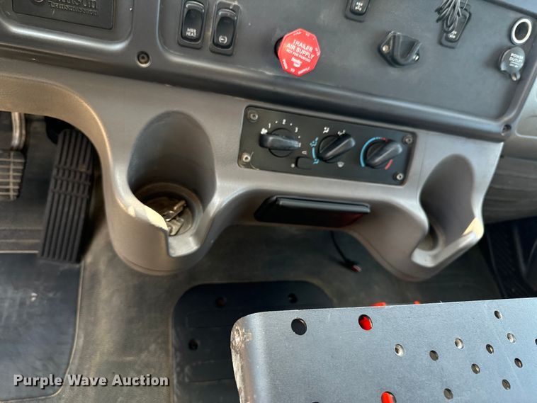 image for item DX1029 2015 Freightliner Business Class M2 bucket truck