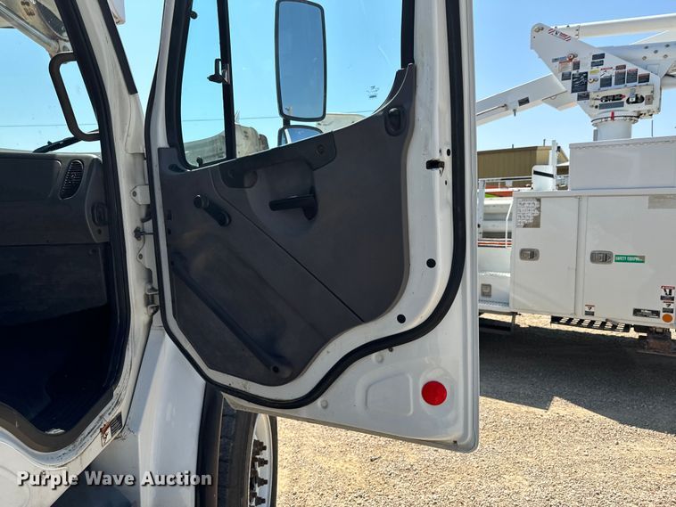 image for item DX1029 2015 Freightliner Business Class M2 bucket truck