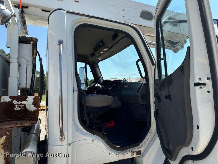 image for item DX1029 2015 Freightliner Business Class M2 bucket truck