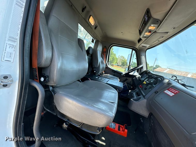 image for item DX1029 2015 Freightliner Business Class M2 bucket truck