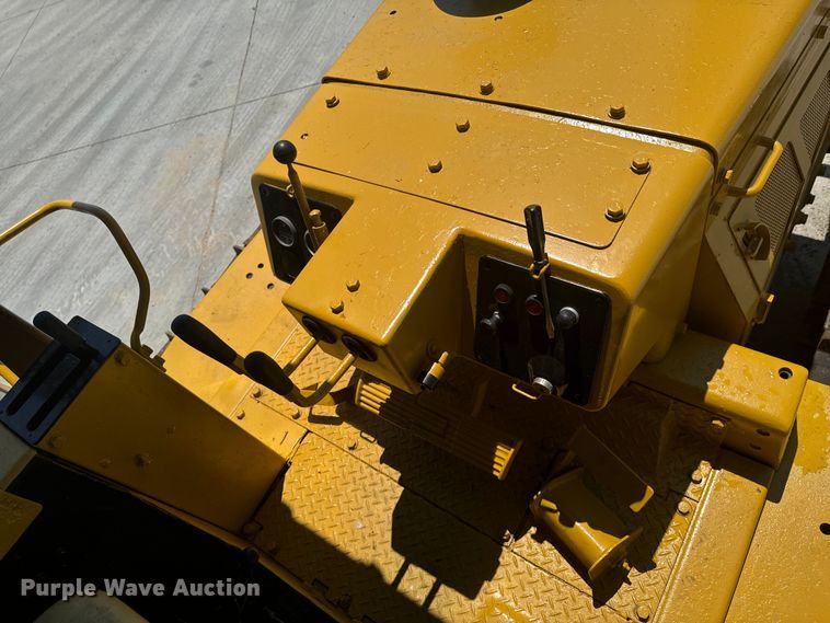 image for item DX1037 1987 Komatsu D68E cable plow