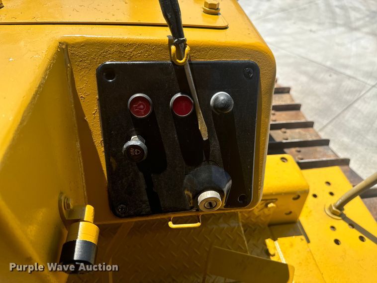 image for item DX1037 1987 Komatsu D68E cable plow