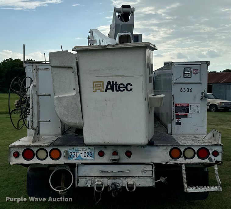 image for item DX1073 2012 Ford F550 Super Duty XL bucket truck