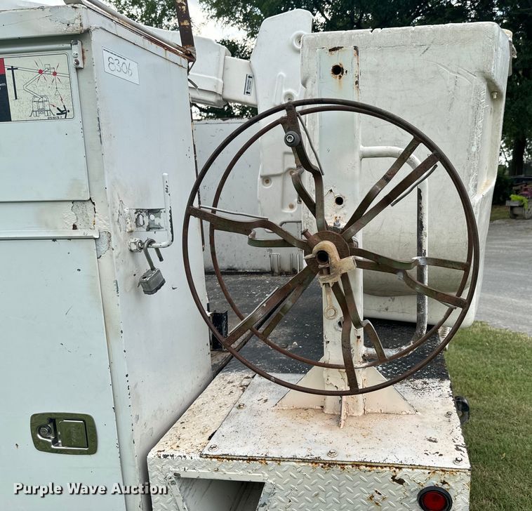 image for item DX1073 2012 Ford F550 Super Duty XL bucket truck