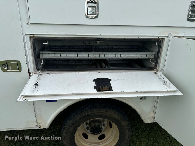 image for item DX1073 2012 Ford F550 Super Duty XL bucket truck