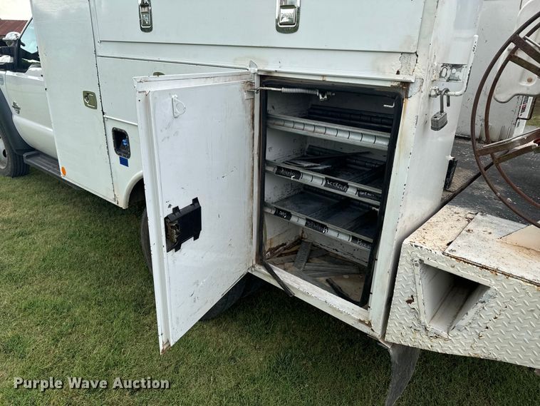 image for item DX1073 2012 Ford F550 Super Duty XL bucket truck