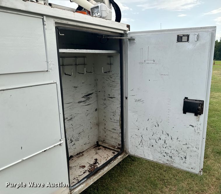 image for item DX1073 2012 Ford F550 Super Duty XL bucket truck