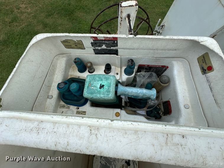 image for item DX1073 2012 Ford F550 Super Duty XL bucket truck